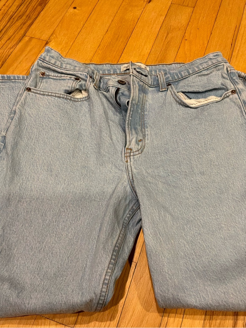 Abercrombie & fitch Light Wash women’s Jeans - Classic Straight Fit 30